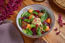 1670425737_2-podacha-blud-com-p-teplii-salat-s-falafelem-i-khumusom-foto-2.jpg